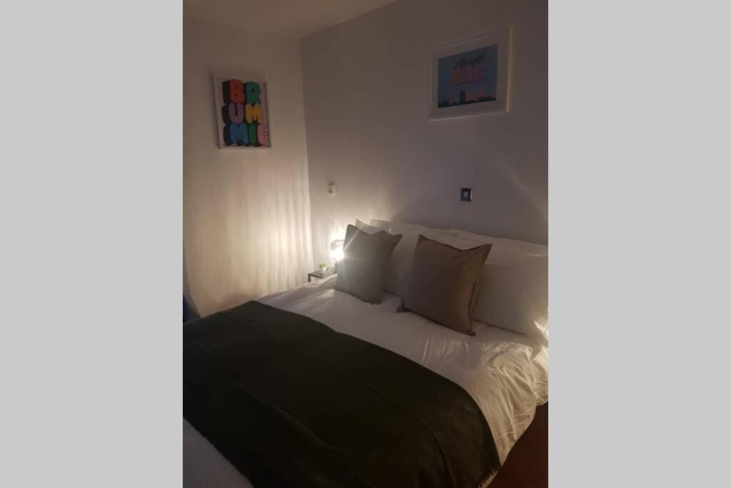Centre - Fantastic Location Apartment *