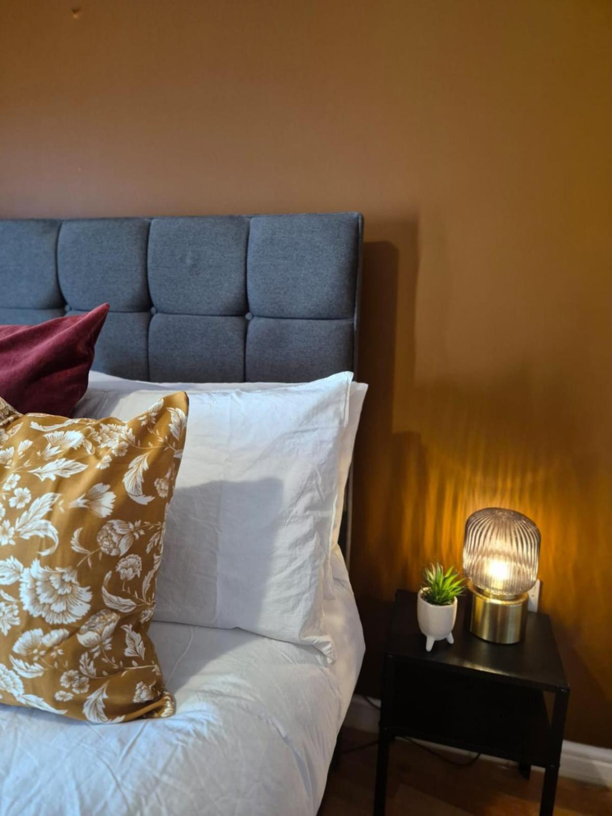 Centre - Fantastic Location Apartment *